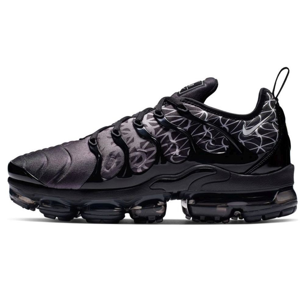 Black and white nike air vapormax plus online