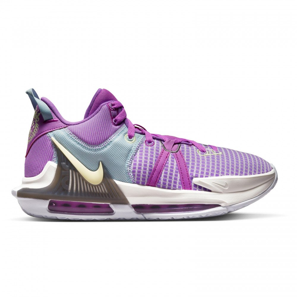 nike lebron lila