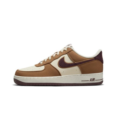 Nike Air Force 1 07 LV8 (FQ8713-200) [1]