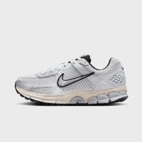 Nike WMNS Zoom Vomero 5 (FN6742002)