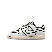 Nike Dunk Low x LEGO® Kollektion (II7288-100)